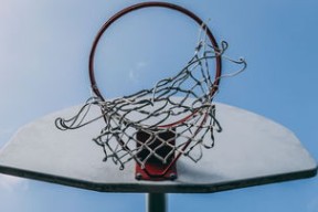 中国篮球联赛球队战术体系动态优化及实战分析，篮球队战术图