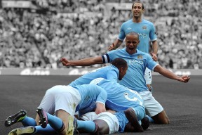 “热刺强攻难掩阿仙奴的闪电反击”