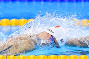 中场组织层级是否因控球比例变化而被重新定位，中场组织能力