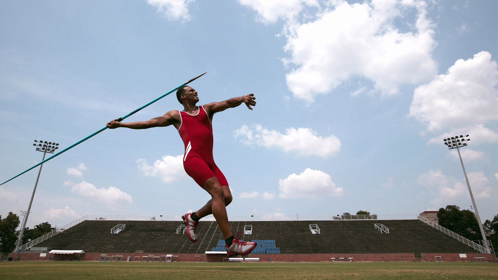 斯图加特依靠稳固中轴掌控场上局势，斯图加特图片